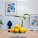 De Vivo Realty - Lunamare Apartment