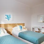 De Vivo Realty - Lunamare Apartment