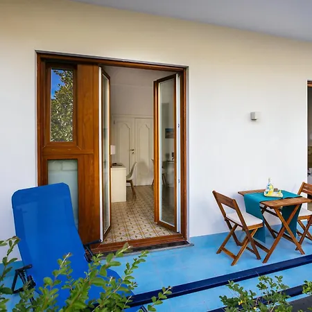 De Vivo Realty - Lunamare Apartment Sorrento